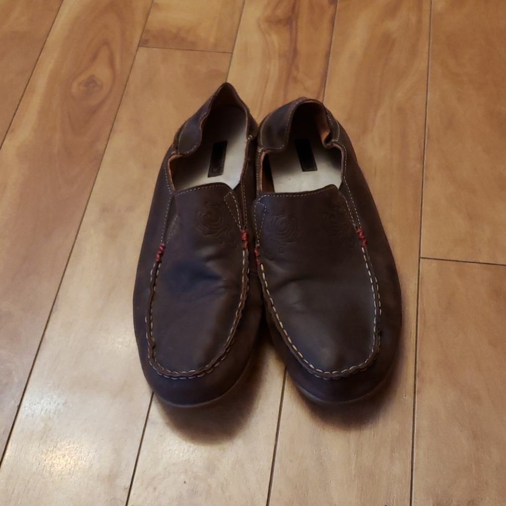 olukai leather loafers
